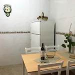 Charming House In With Garden テロル