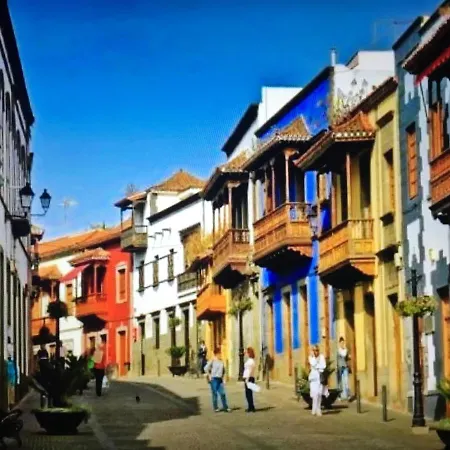 Charming House In With Garden 度假居 *