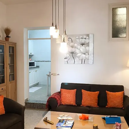 بيت للعطل Charming House In With Garden تيرور