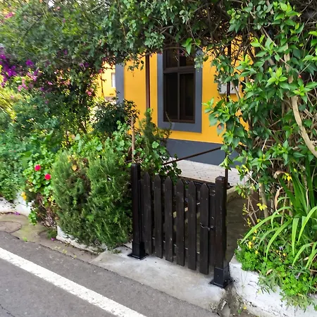 Charming House In With Garden Holiday home *